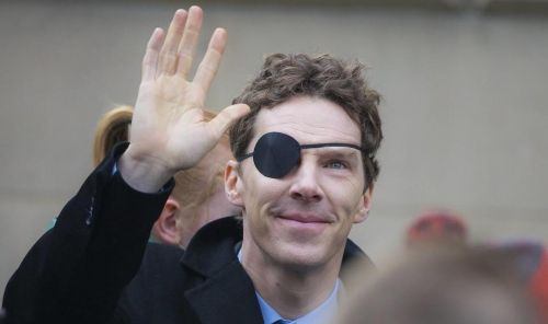 卷福出演的《梅尔罗斯》，关注童年遭遇的创伤和复原