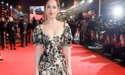 电影《五十度黑》女主Dakota Johnson：比电影里更性感迷人