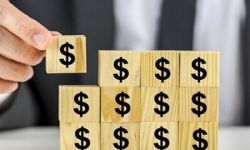 中国电影驶向“电影强国”的航程中该如何把稳航向？