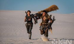 《怪物猎人》电影新剧照曝光 猎人肩扛大剑，穿梭沙漠