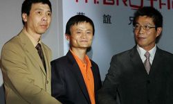 华谊兄弟跟阿里影业借了7亿，用冯小刚名下公司股权作质押