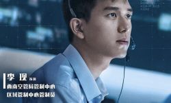 朱亚文李现组“最靓幕后英雄”，电影《中国机长》发“幕后力量”海报