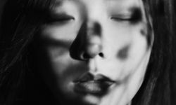 王珞丹谭卓文淇三人大片惊艳亮相，《被光抓走的人》即将上映