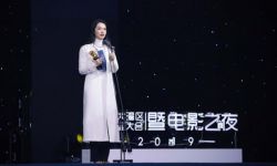 姚晨荣获“年度致敬电影工作者”奖项 称被《送我上青云》折磨两年
