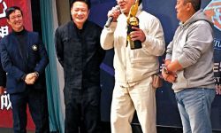 香港动作特技演员公会授予成龙曾志伟杰出贡献奖 