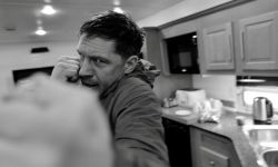 汤姆·哈迪化身拳击手，《毒液2》曝光片场照
