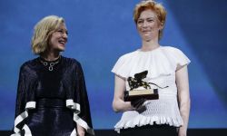 演员蒂尔达·斯文顿在威尼斯国际电影节获得终身成就奖