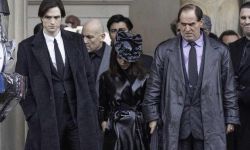 《蝙蝠侠》英国复工柯林法瑞尔大变样，2022年3月4日上映