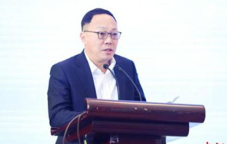 傅若清在第三届海南岛国际电影节“海南自由贸易港电影促进高峰论坛”做主旨演讲