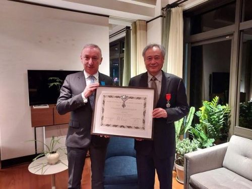 李安获颁法国国家荣誉军团骑士勋章