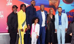 赞达亚和詹姆斯等NBA巨星亮相《空中大灌篮：新传奇》首映红毯