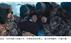 《花儿为什么这样红》正在热映 ，讲述新疆戍边战士对祖国的满目深情