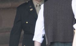 诺兰《奥本海默》片场照曝光，主演马特·达蒙以上世纪40年代美军军装造型亮相