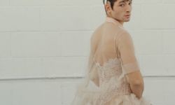 闪电侠”被指：控制未成年少女Ezra Miller 女孩发帖反驳父母