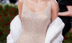 金·卡戴珊被曝穿坏梦露古董礼服，本尊目前暂未回应