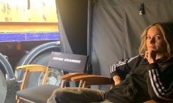 《速度与激情10》布丽·拉尔森晒“葛优躺”片场照，看出来拍摄属实辛苦