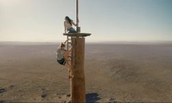 《坠落》曝特辑已定档11月18日上映，610米废弃塔顶绝境求生