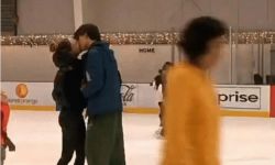 谷爱凌在滑冰场与男子牵手接吻好甜蜜