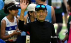 67岁周润发健身达人挑战十公里马拉松， 终点站变大型粉丝会