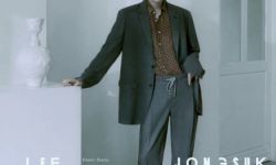 李钟硕拍摄《Esquire Korea》复古胶片画报，放闪IU：为你想变成更好的人