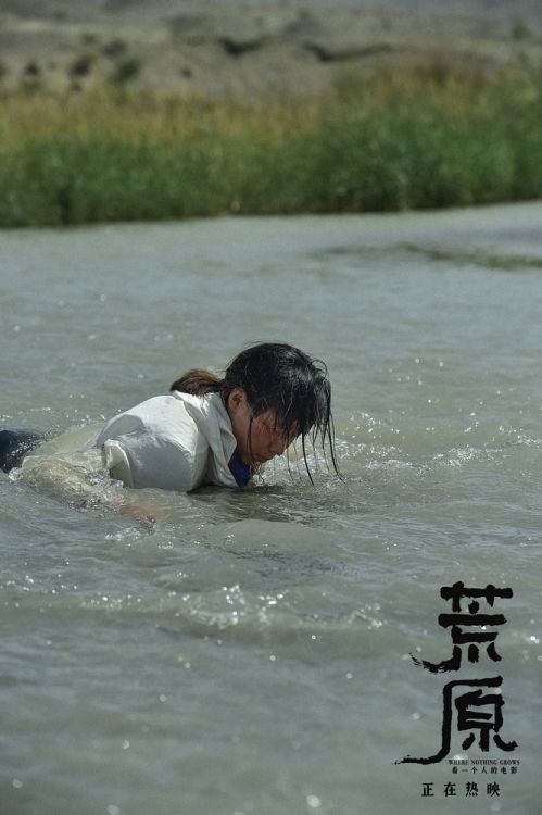 任素汐拍摄水中幻象戏份