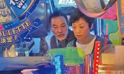 张艾嘉主演《灯火阑珊》4月13日在中国香港上映， 聚焦香港霓虹灯牌