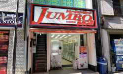 日本秋叶原卡牌店：宅男不洗澡体味重， 不除臭不准进店