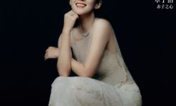章子怡拍摄高定大片，自信优雅变身油画美女