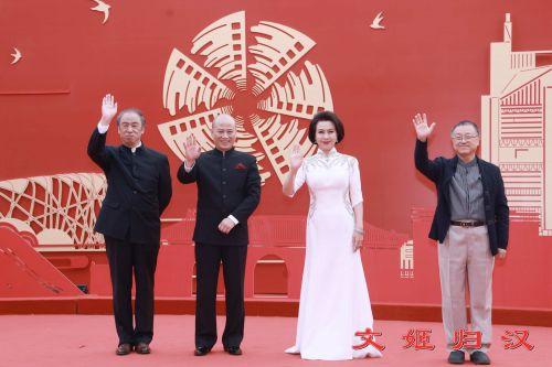 京剧电影《文姬归汉》剧组亮相北京国际电影节红毯