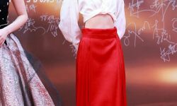 徐娇亮相中国华表奖红毯， 搭配大红色马面裙亮相气质出众