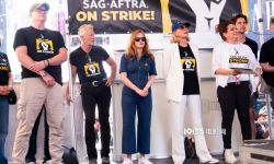 罢工可能会使好莱坞制作完全停工， 劳模姐、超杀女参与游行
