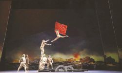 《战上海》日前在河北省艺术中心完成第100场演出， 沪产红色杂技剧缘何受市场欢迎