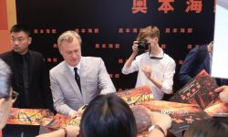 《奥本海默》在北京环球影城举行中国首映礼，诺兰亲临现场热情互动签名