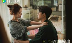 新作《玫瑰故事》剧照首次曝光刘亦菲热吻男友，具体播出时间暂未公布