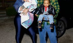 蕾哈娜和A$AP Rocky情侣档拍摄全家福，二胎儿子双眼皮脸嘟嘟十分可爱