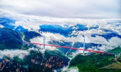 《万桥飞架——山水间的人类奇迹》上海贵州两地同步播出，展现交通奇迹