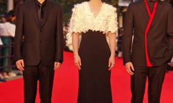 第36届东京电影节正式开幕，《草木人间》顾晓刚、吴磊、蒋勤勤亮相红毯