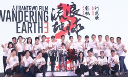 《流浪地球3》在2023年中国金鸡百花电影节金鸡电影市场举行“前进三”发布会，吴京刘德华等齐聚金鸡