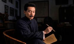 演员曹磊凭借《觉醒年代》中鲁迅一角荣获“经典人物形象荣誉”
