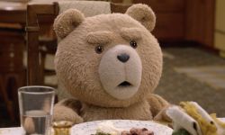  《泰迪熊》前传剧集发布首张剧照，故事背景设定在1993年