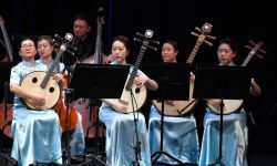 俄罗斯“中国文化节”专场演出《江山如画》民族音乐会在莫斯科大剧院举行，展现中国管弦乐魅力