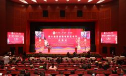 第十届亚洲微电影艺术节在云南临沧市会议中心盛大开幕，演员斯琴高娃亮相