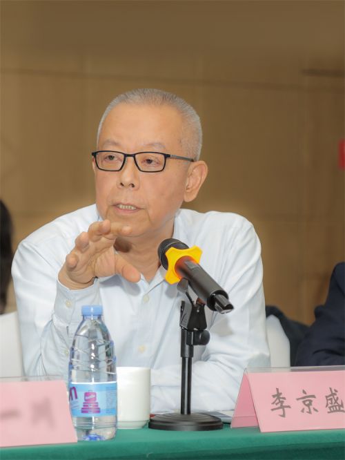 17、中国广播电视社会组织联合会副会长李京盛