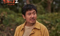 电影《飞驰人生2》发布“张驰自揭伤疤”片段，沈腾贾冰笑对人生与自己和解