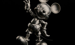 迪士尼推出2千美元纪念米老鼠钛金属手办 