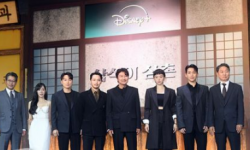Disney+新作《逆贫大叔》制作发布会在首尔举行，宋康昊出道32年首演电视剧