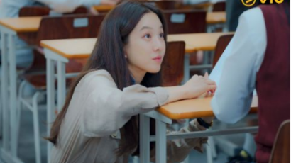 《毕业》郑丽媛为饰演明星讲师，继承《浪漫速成班》郑敬淏用过的黑板