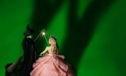 《魔法坏女巫》发布特辑，2024年11月27日和2025年11月26日上映