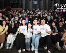 电影《轻于鸿毛》北京首映礼 宋佳佟丽娅小酒窝“快乐同盟”治愈全场