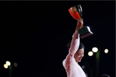 电影《日掛中天》总制片人马双：从“薄荷糖”到威尼斯，主创台前幕后都经历了什么？